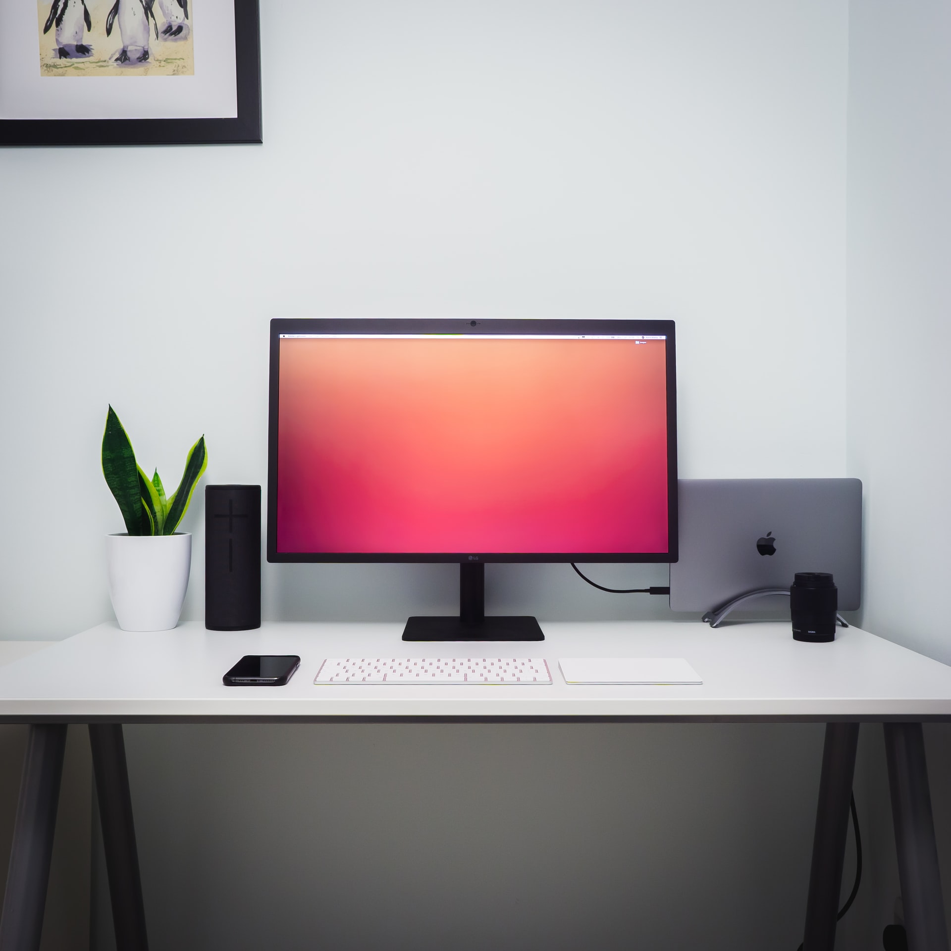 A high quality computer desk