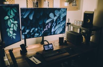 home office monitor desk setup