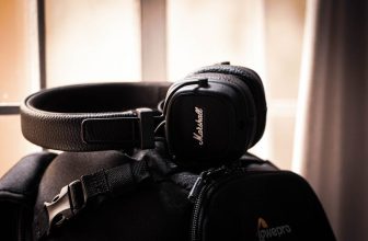 noise canceling headphones