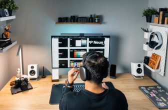 small home office desk setup