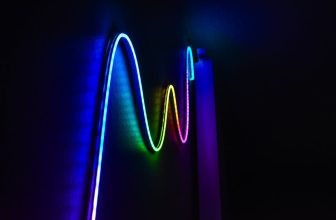 led vs fluorescent lamp