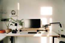 How to Build a Minimalist Desk Setup That Actually Works
