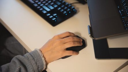 Trackball vs Standard Mouse for Hand Tremor — Which Input Device Is Better?