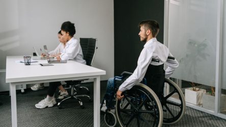 Wheelchair-Height Desk Buying Guide — How to Choose the Right Accessible Desk in 2026